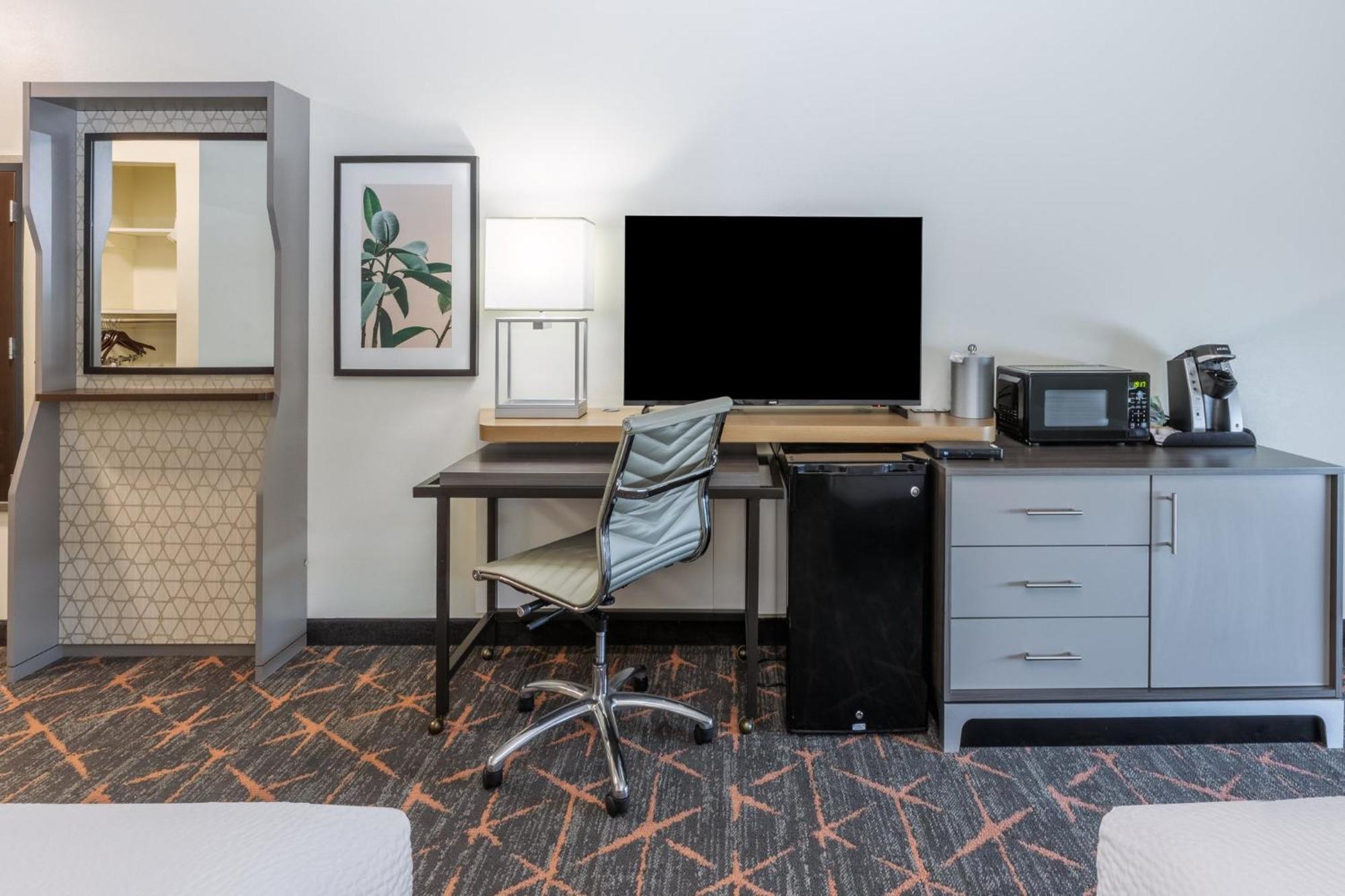 Holiday Inn Hotel & Suites Tulsa South By Ihg Esterno foto