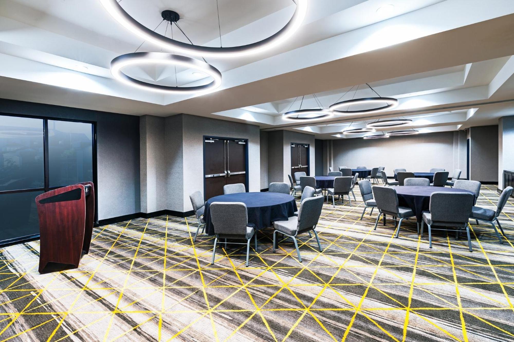 Holiday Inn Hotel & Suites Tulsa South By Ihg Esterno foto
