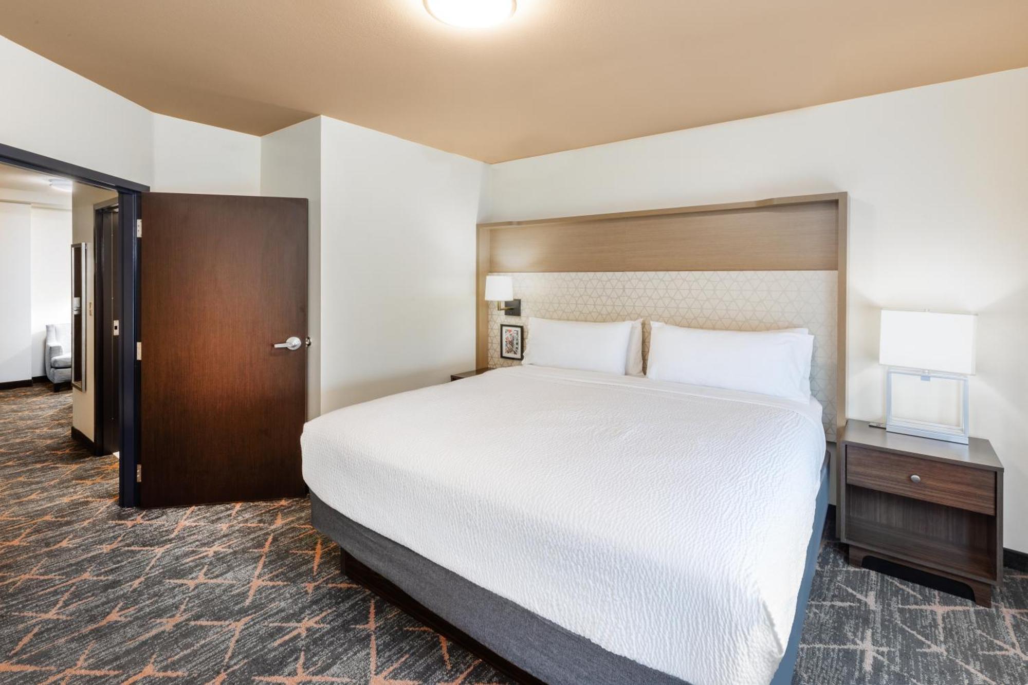 Holiday Inn Hotel & Suites Tulsa South By Ihg Esterno foto